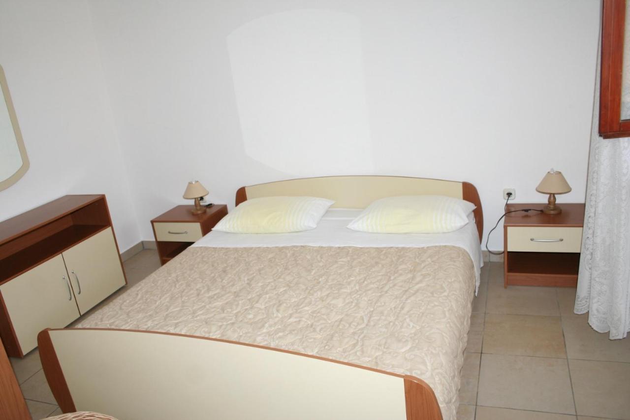 Apartments By The Sea Mandre, Pag - 4095 Kolan Exterior photo
